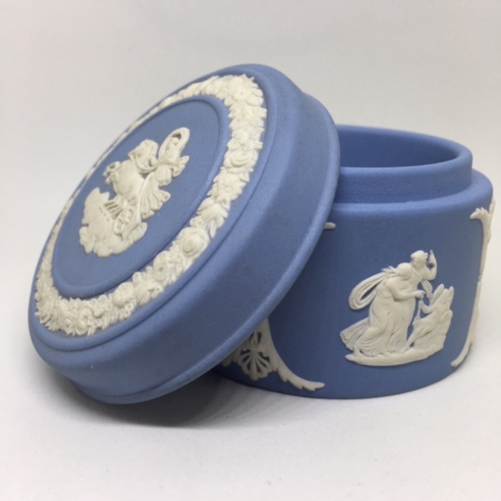 Wedgewood Trinket Box (Blue & White) - Picture 5 of 8